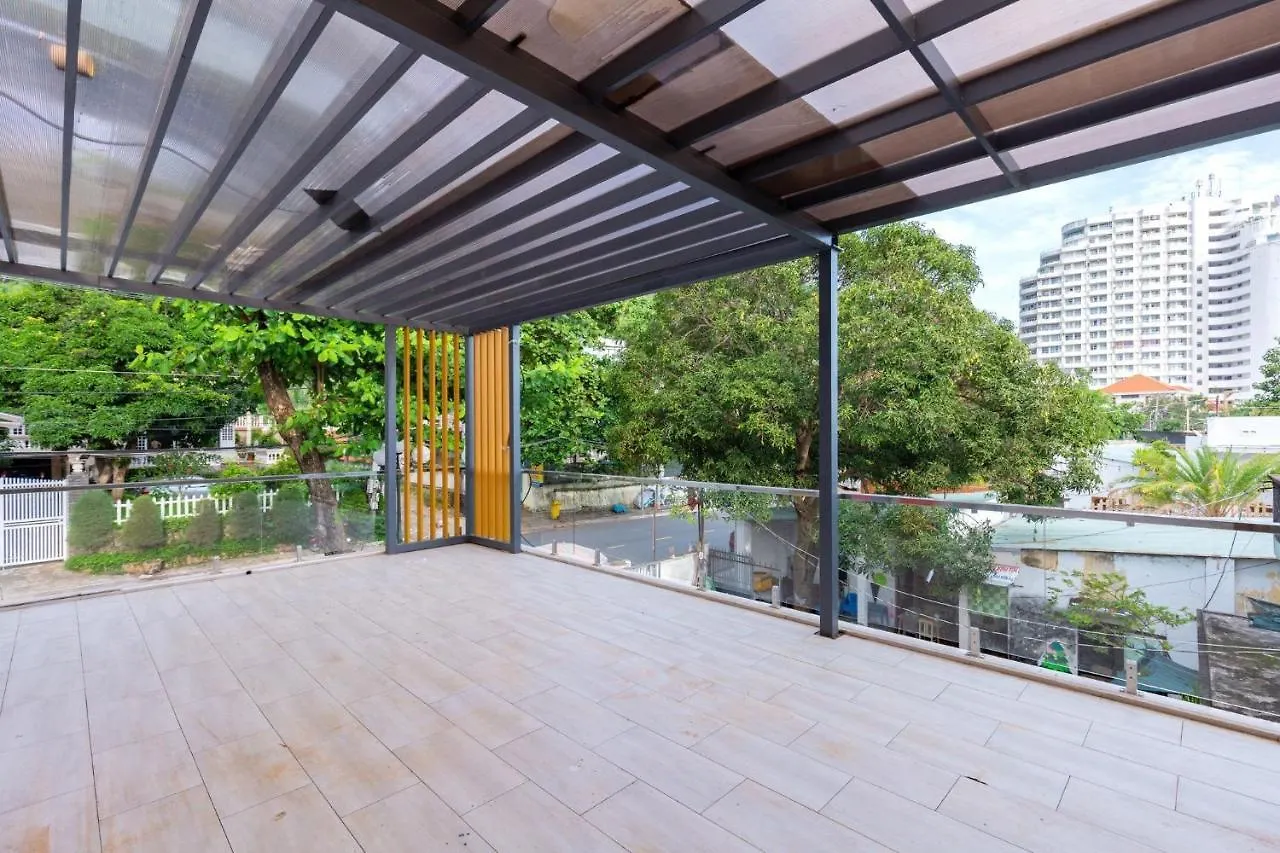 Palm Villa 24 - Ocean View Luxury 6 Bedroom, Karaoke, Bi-Da Vung Tau
