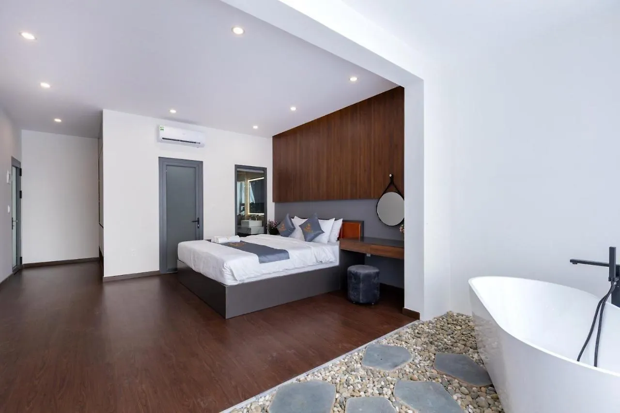 Palm Villa 24 - Ocean View Luxury 6 Bedroom, Karaoke, Bi-Da Vung Tau Vietnam